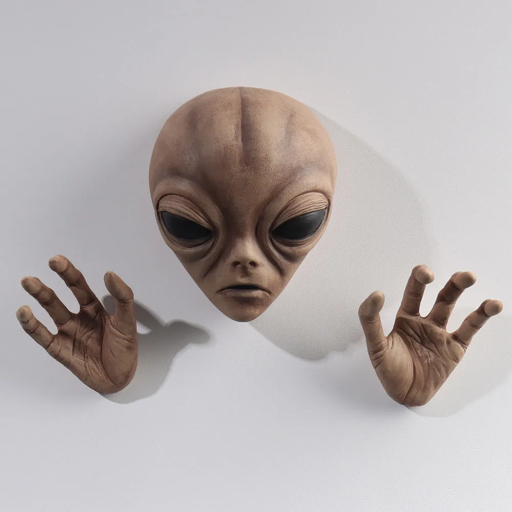 3D Alien Wall Hanging Decor, Extraterrestrial UFO Visitor Sculpture, Bar Haunted House & Halloween Party Indoor Art Ornament