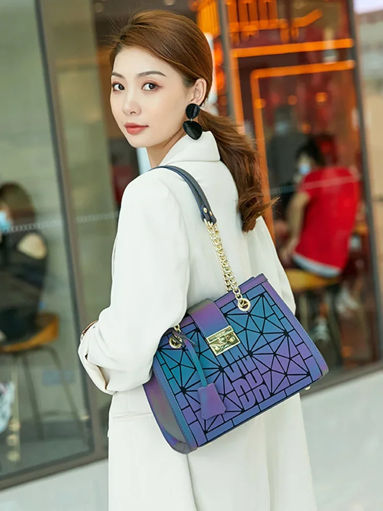 Luminous Geometric Women Chain Bags Fashion holographic Folding Female Handbags Diamond Lattice PU Designer Ladies Shoulder Bag