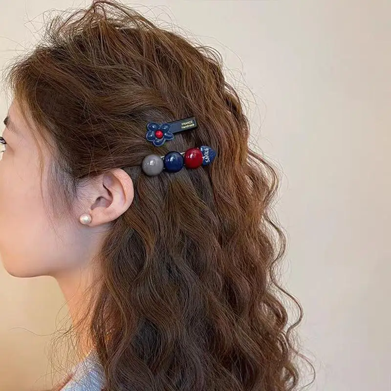 2-teiliges Set handgefertigter Haarspangen mit Blumendekor und rutschfestem Griff, perfekt für den täglichen Gebrauch und Partyfrisuren für Frauen und Mädchen. – Detail 4