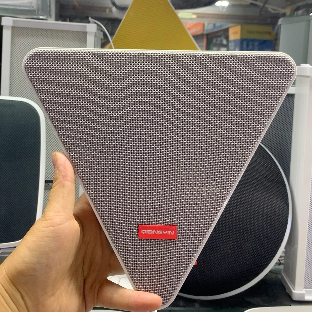 

Многофункциональная настенная Bluetooth-колонка Q3C с RGB-подсветкой, Hi-Fi звуком, пультом ДУ, подключением USB/AUX для использования в помещении