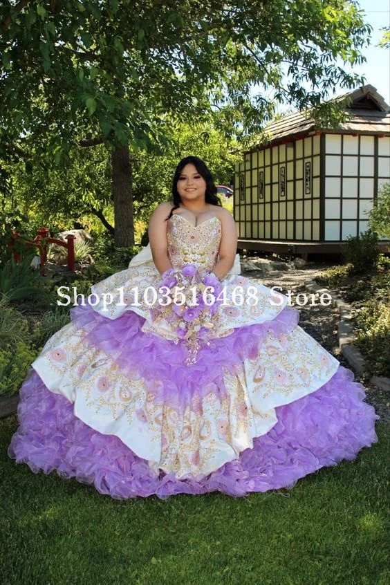 

Фиолетовые платья принцессы для выпускного вечера Quinceanera по индивидуальному заказу с вырезом в форме сердца и золотой аппликацией из бисера, кружевное пончо, Vestido 15, Quinceañera