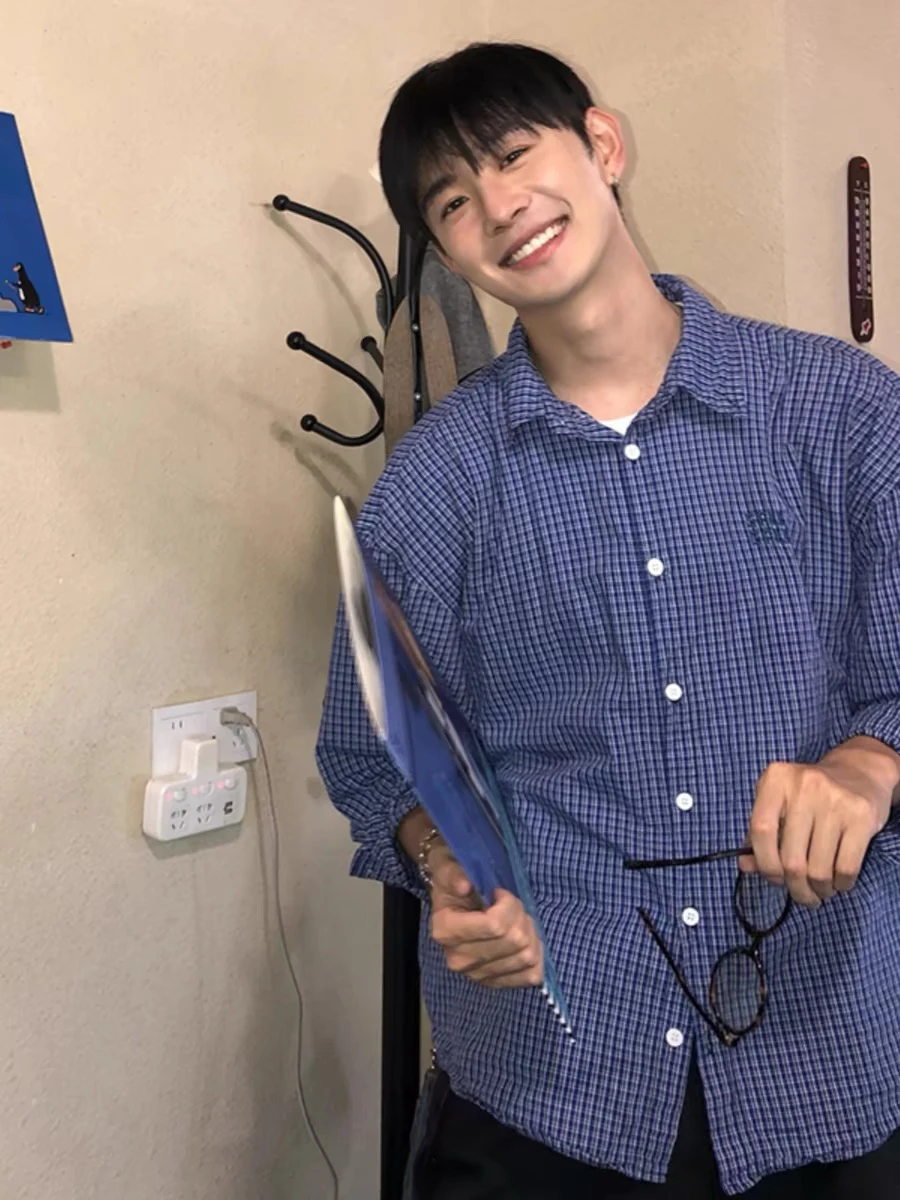 Csa Masculina Casual de Manga Longa em Estampa Xadrez Azul Estilo Coreano Moda Descontraída Ajuste Solto Estilo Universitá...