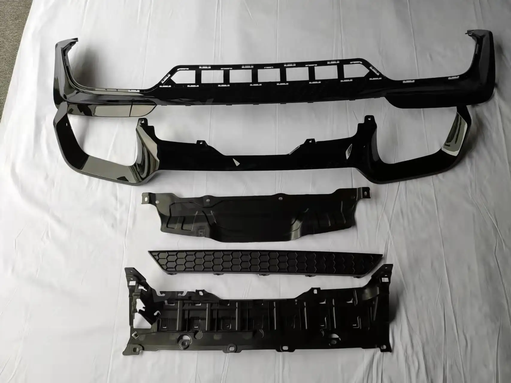 ل BMW X3 G01 M Sport 2018-2020 لـ X3M G01 2019-2021 لمعان أسود خلفي الناشر الوفير الناشر المصد الخلفي الناشر الشفاه