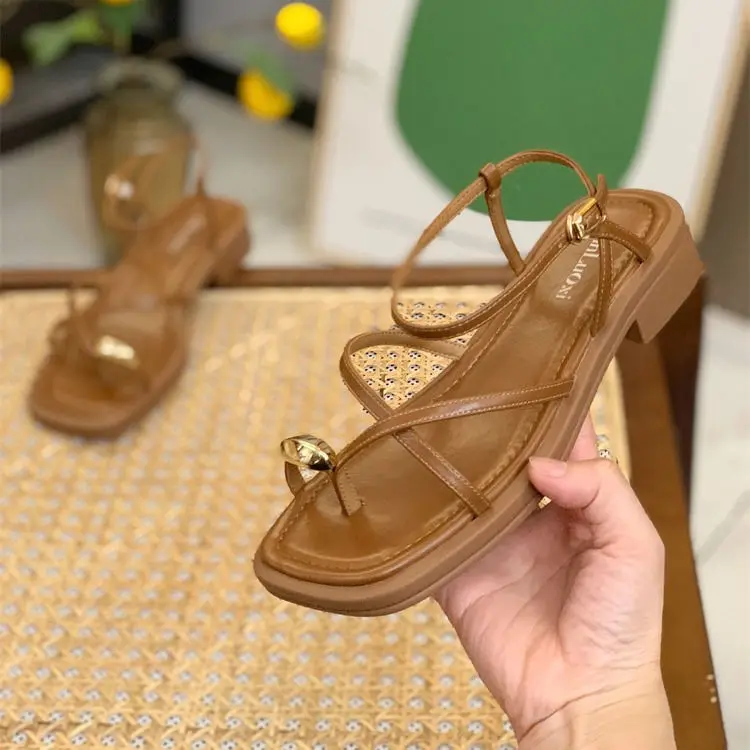 

Новинка лета 2023, яркие женские сандалии с тонкими ремешками и пряжкой, римские туфли с клипсой