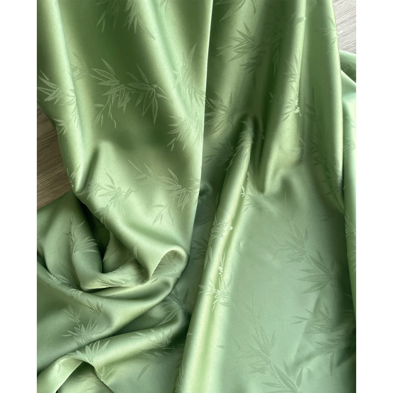 Tessuto in acetato Jacquard con motivi di bambù verde tessuto di design per abiti Cheongsam in seta stile cinese morbido e setoso