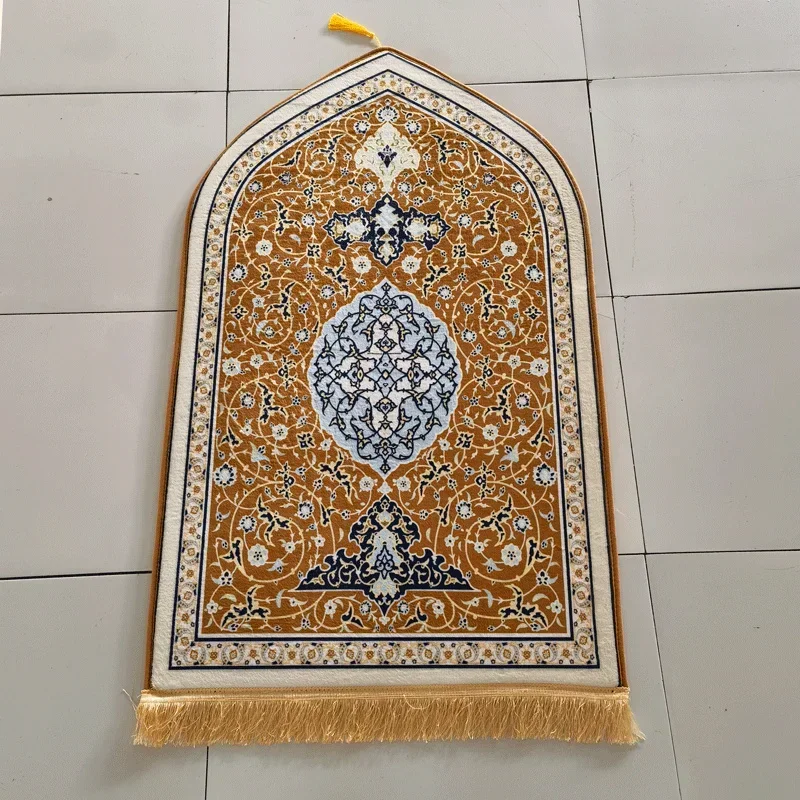 1pc Soft Worship Kneel Travel Prayer Rug Non-slip Prayer Mat Flannel Carpet for Muslim Ramadan Embossing Floor Carpets Portable