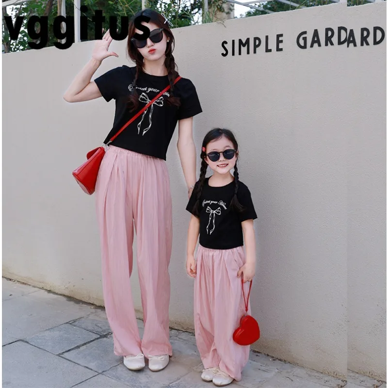 

Летние одинаковые комплекты для родителей и детей, корейский стиль, футболка с мультяшным бантом для мамы и дочки, повседневные однотонные свободные брюки L2496