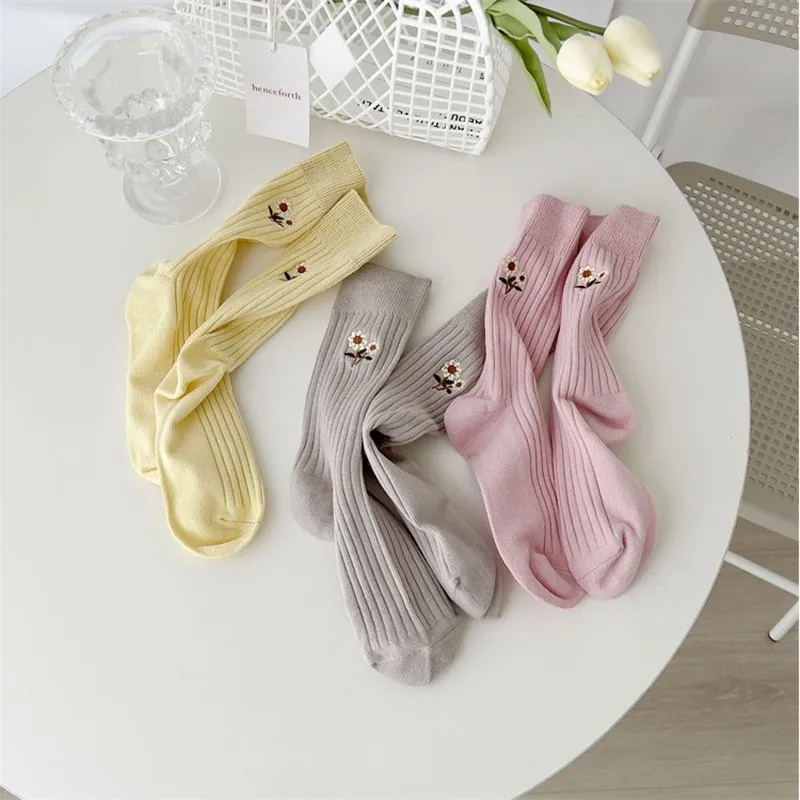 Women Cotton Socks Japanese Kawaii Daisy Embroidery Simple Durable Fashion Versatile Internet Celebrity Wear Sports Socks 1B205