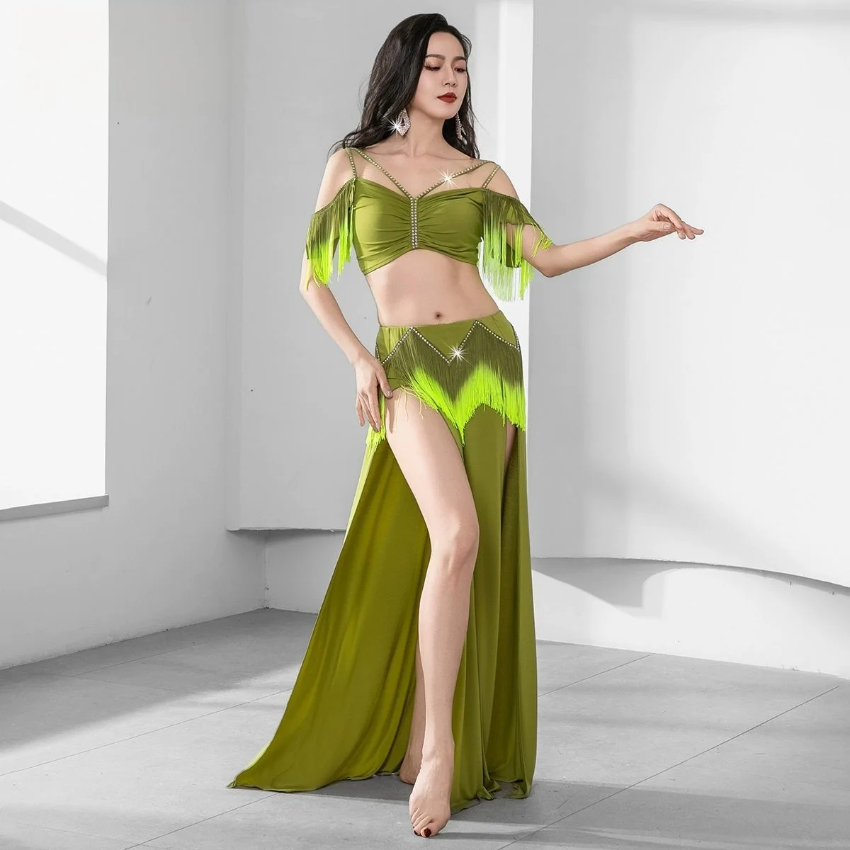 Elegant Oriental Dance Outfit Belly Dance Team Cloth Group Costume Girls Training Set Contrast Colors Fringes Shimmy Long Skirt