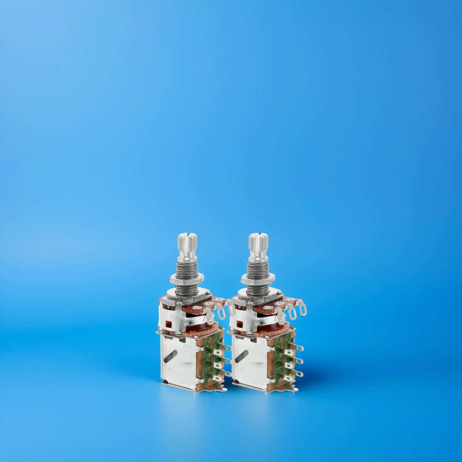 

2pcs Electric Guitar Bass Potentiometer Volume Tone Control Switch Split Shaft For Wiring Kit Shielded Wire Plate