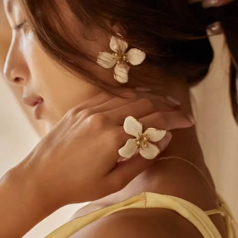 

Bohe Style Gentle Retro Fashion White Oil Dripping Flower Earrings Necklace Adjustable Ring Holiday Summer Beach Jewelry Sets