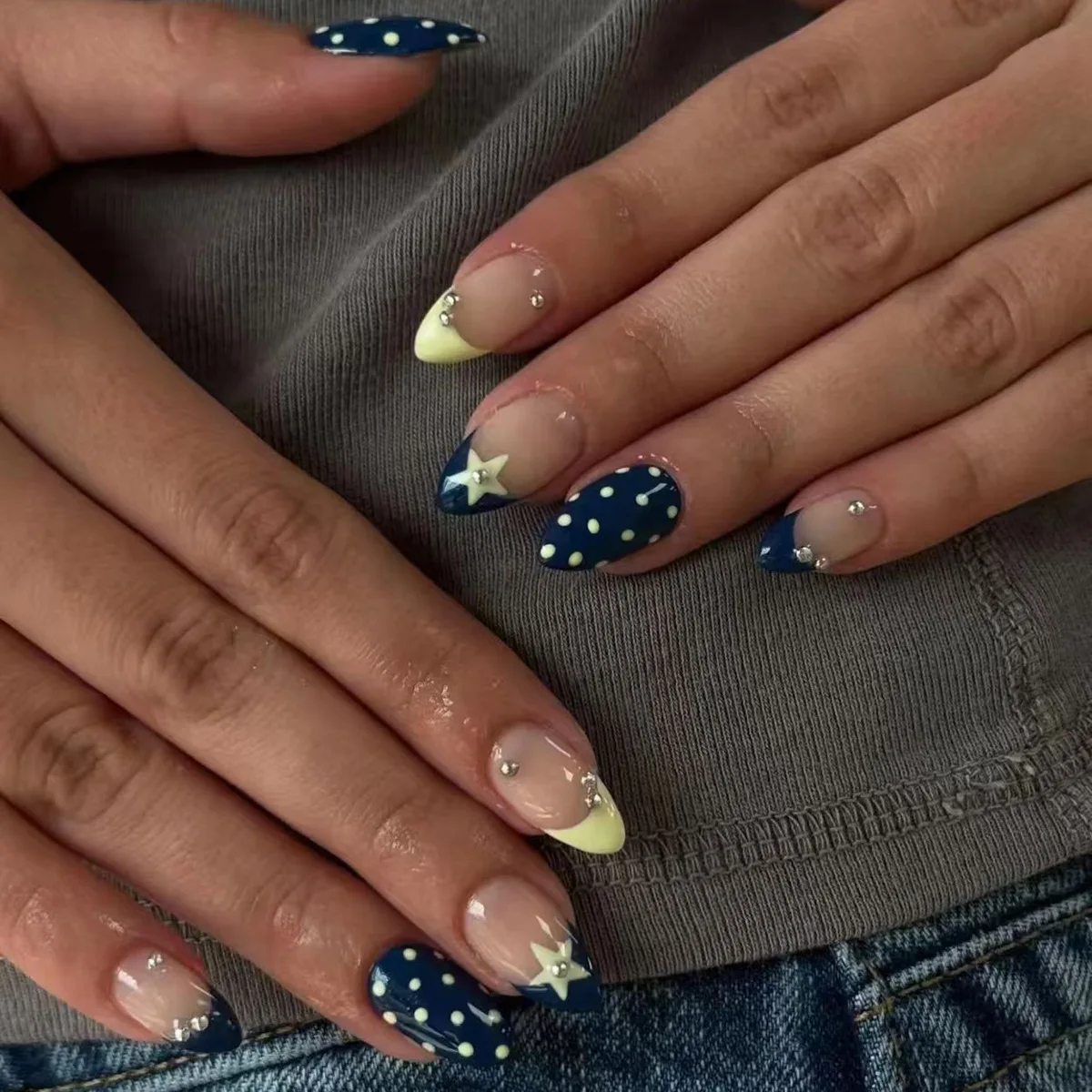

24Pcs Blue Almond False Nails Wearable Yellow French Press on Nails Star Polka Dot Printed Design Y2K Girls Finished Fake Nail