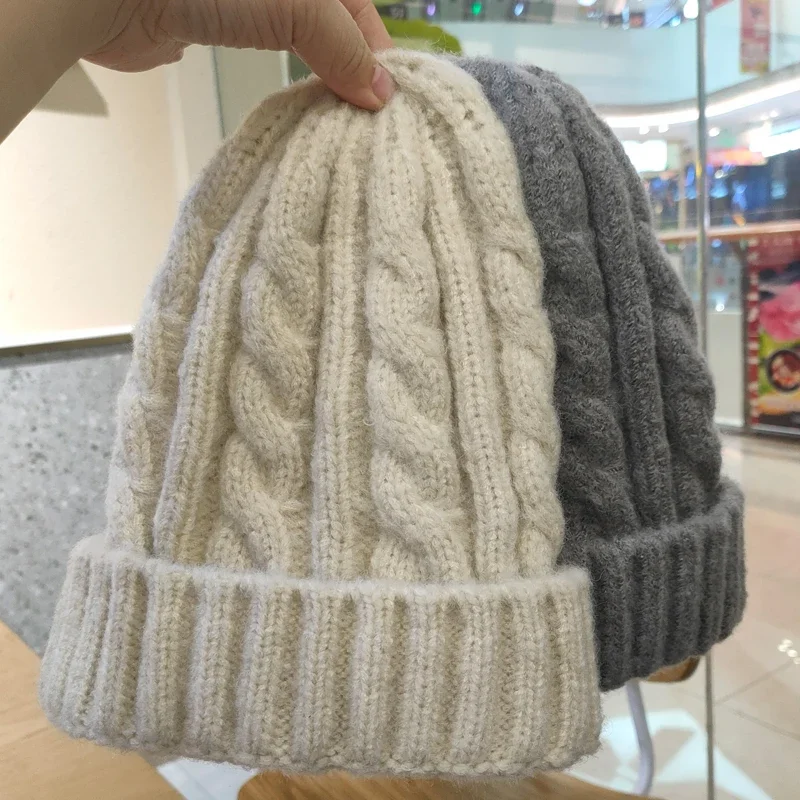 

New Unisex Winter Hats Add Fur Lined Men and Women Warm Beanie Cap Casual Maple Leaf Label Decor Winter Knitted Hats R17