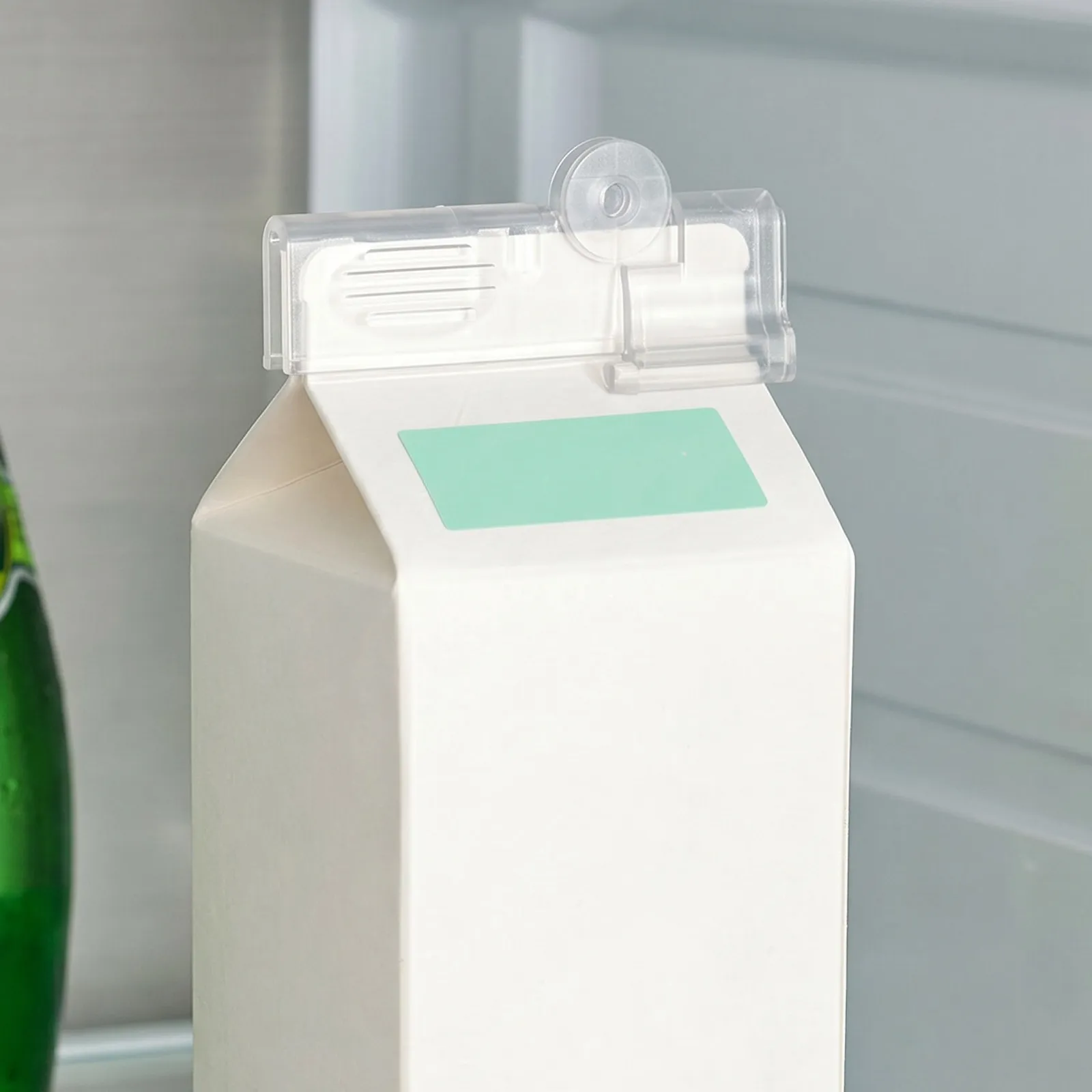 4Pcs Milk Carton Sealer Clip Leakproof Plastic Beverage Cap for Kitchen Storage Fridge Organization Juice Oat Milk Freshness