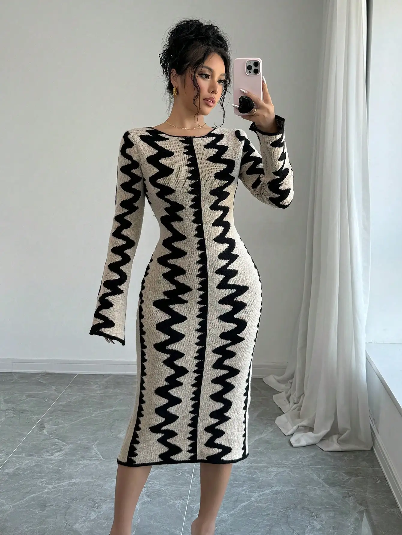 

Women's Zigzag Jacquard Knit Bodycon Dress with Flared Sleeves