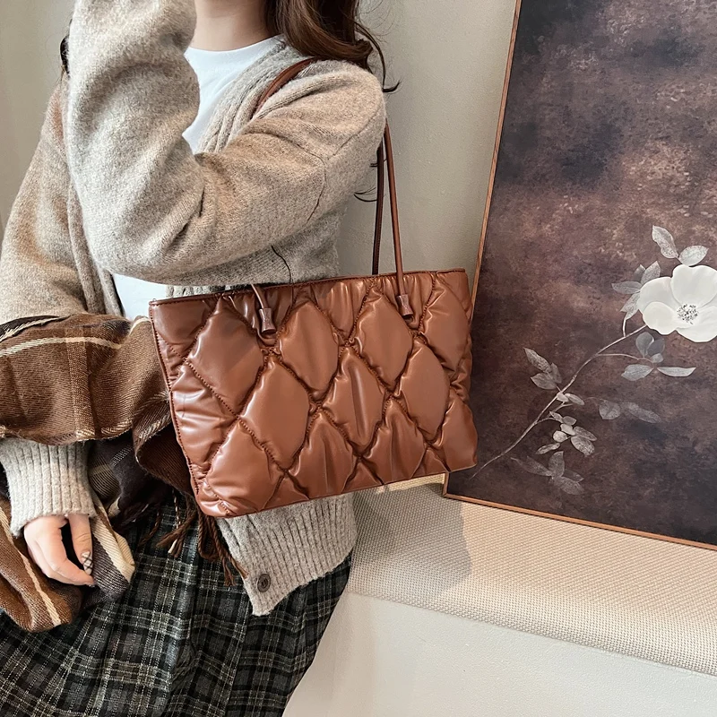 

Large Capacity Fashion Diamond Grid Design Shoulder Bag Women's PU Leather Handbag for Commuting and Casual New Retro Tote Bag