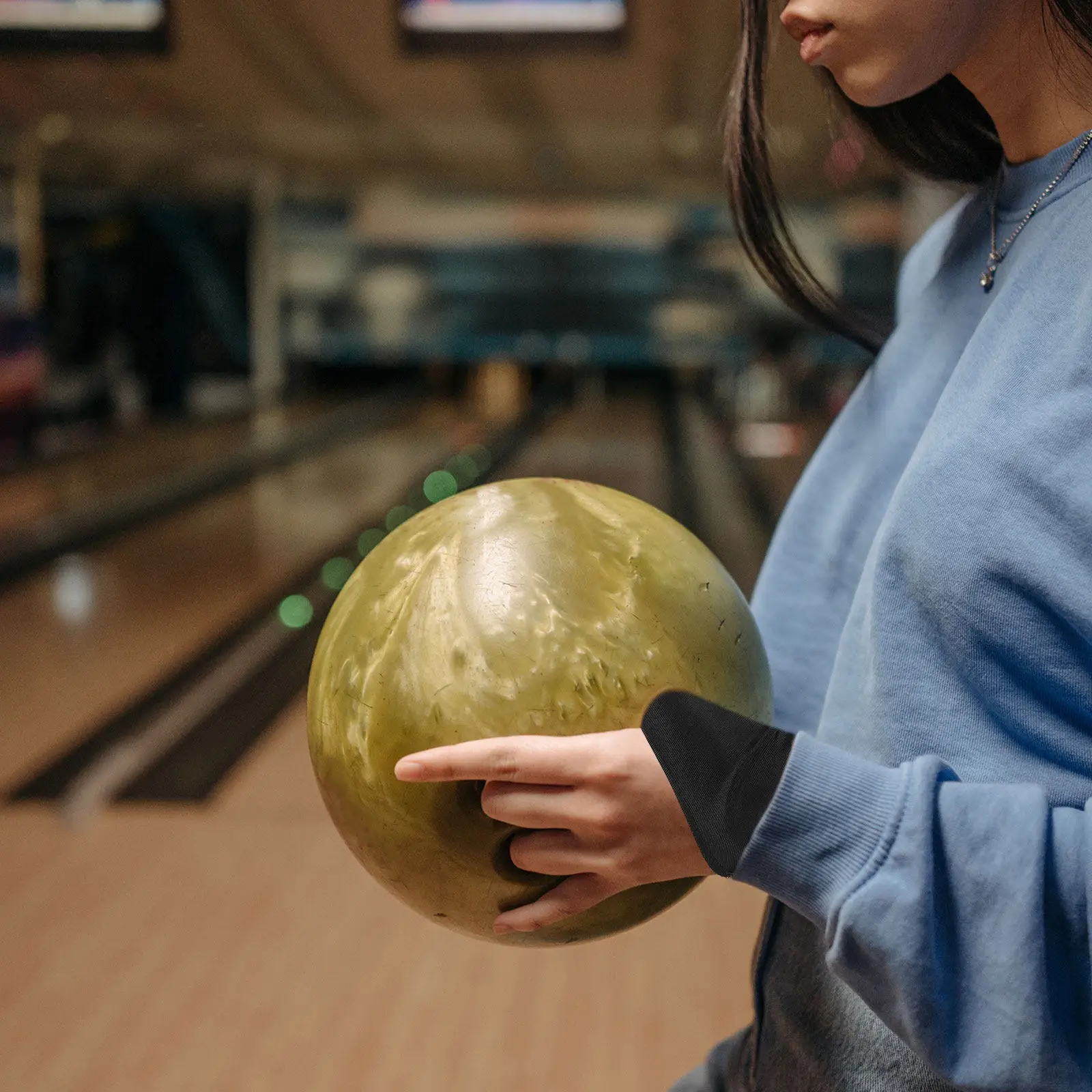 

Compact Lightweight Breathable Cloth Bowling Thumb Sleeve Protector for Finger Injury Prevention Comfortable Fit All Sizes