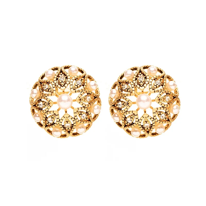 Vintage Court Carved Openwork Pearl Stud Earrings Elegant French Medieval Vintage Bud Earrings for Women Birthday or Party Gifts