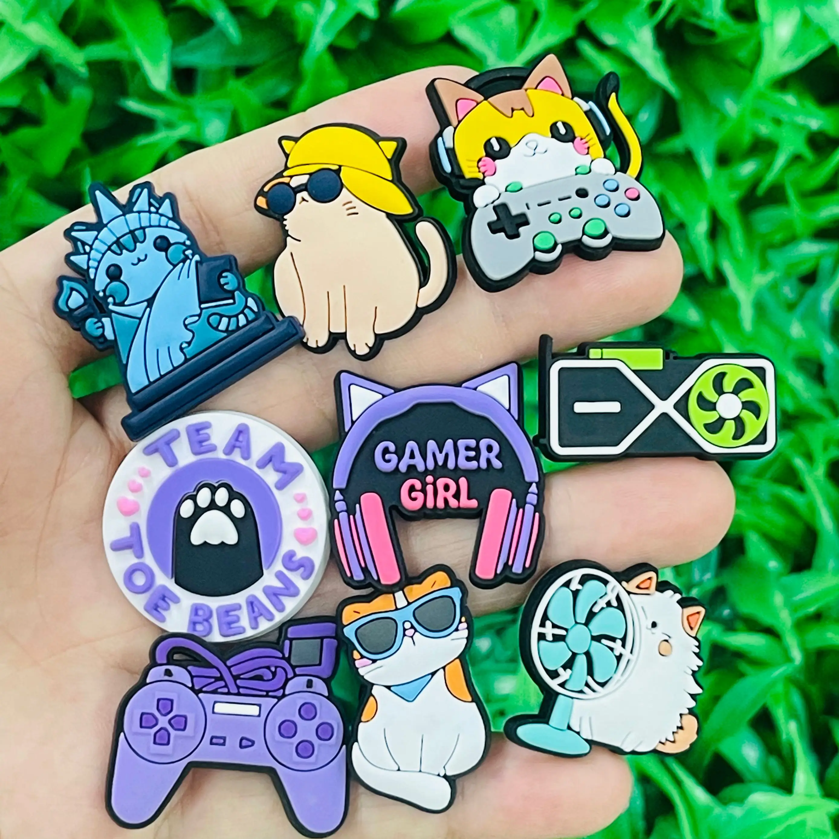9-100 Stück lustige Katze Game Controller PVC Schuhschnalle passen Armbänder DIY Charms Schuhe Dekorationen Loch Sandale Ornamente Kinder Geschenk