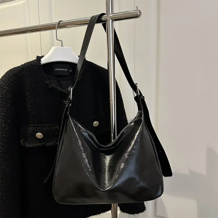

Spring 2026 Large Capaci Tote Bag Faionable Retro Single oulder Crossbody Bag for Women Commute Sle Zipper Closure