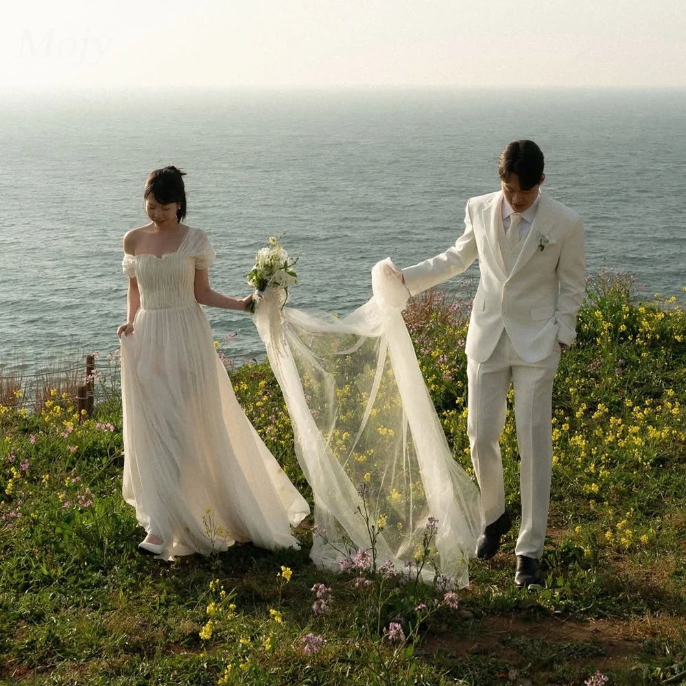 

Mojy Square Collar A-line Tulle Wedding Dress Korea Photoshoot Floor-Length Puff Sleeves Customized Bride Gowns Corset 웨딩드레스