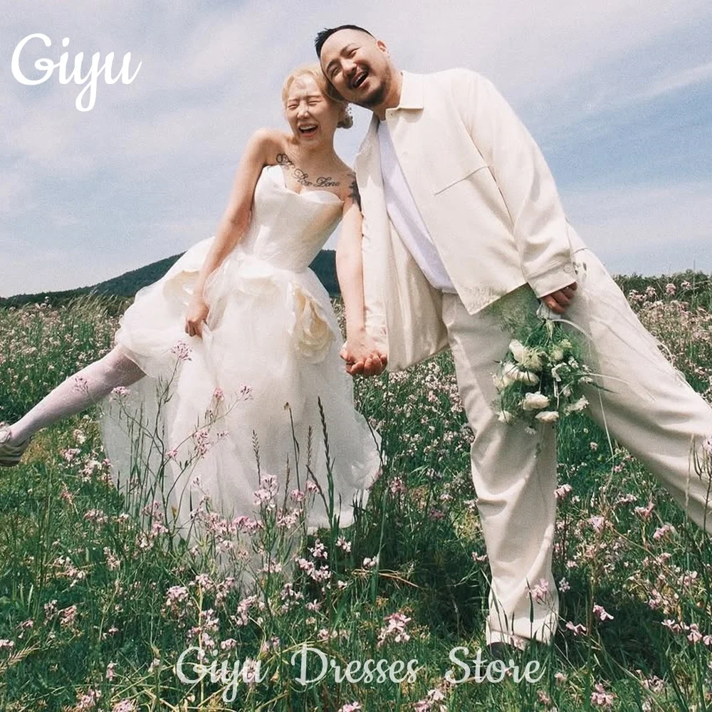

Giyu Modern Straple Wedding Dresses Satin Tulle Big Flowers Korea Photoshoot Bridal Gowns Floor-Length Customized 웨딩드레스 2025