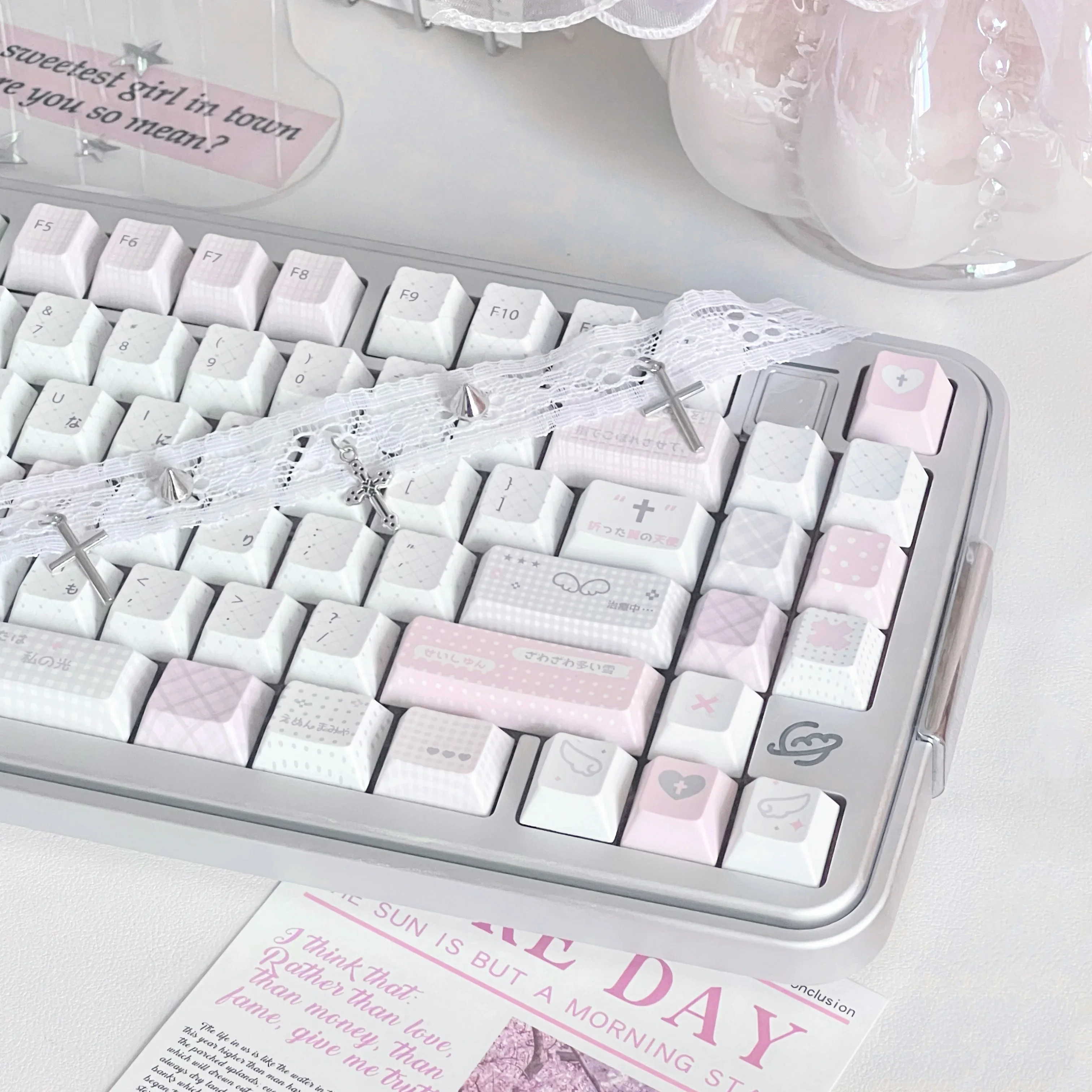 

Healing Angel, Pink Simple Keycaps Hot Sublimation Japanese White Personalized Keycaps PBT