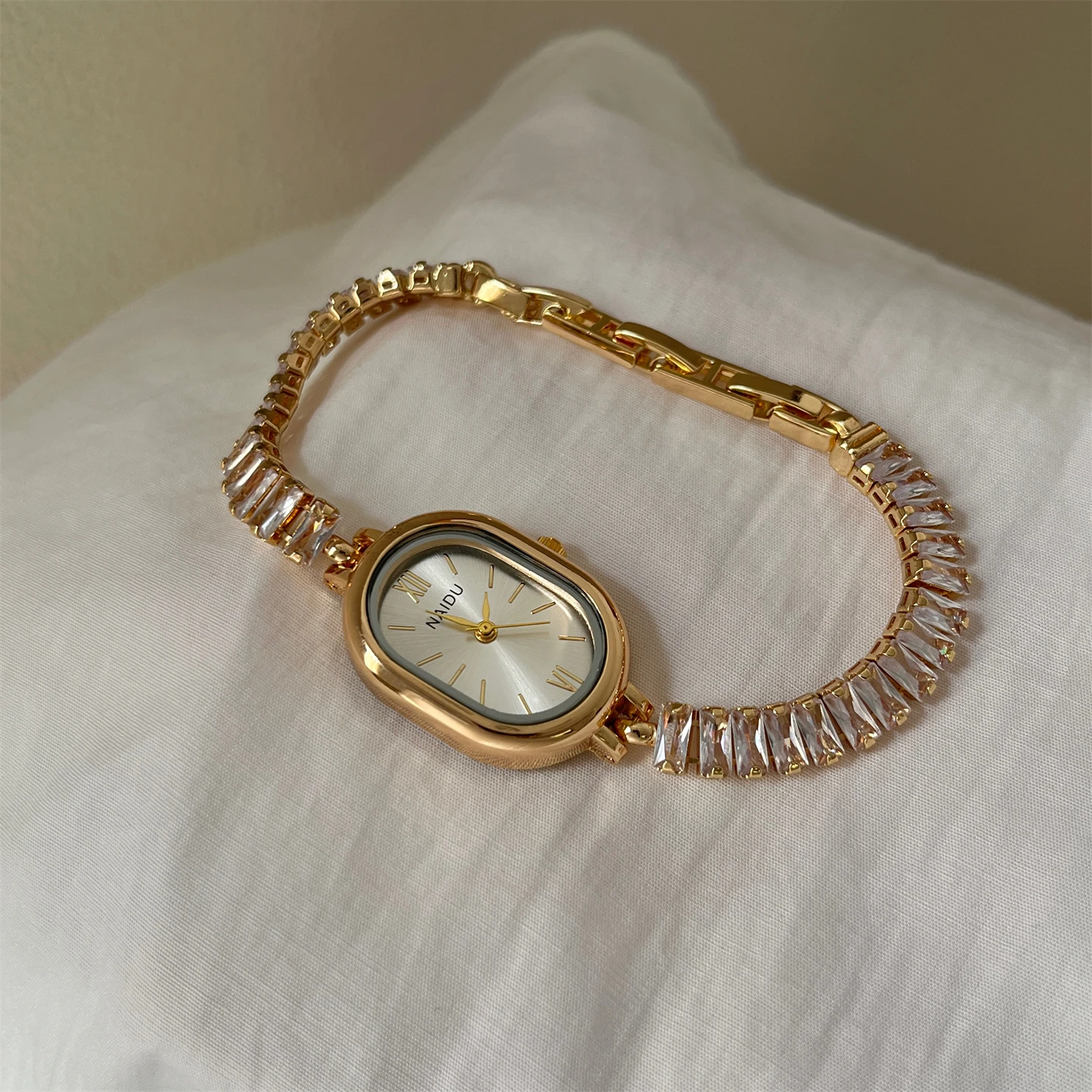 Design personality chain watch women's exquisite temperament quartz watch women high quality luxury watch birthday gift women