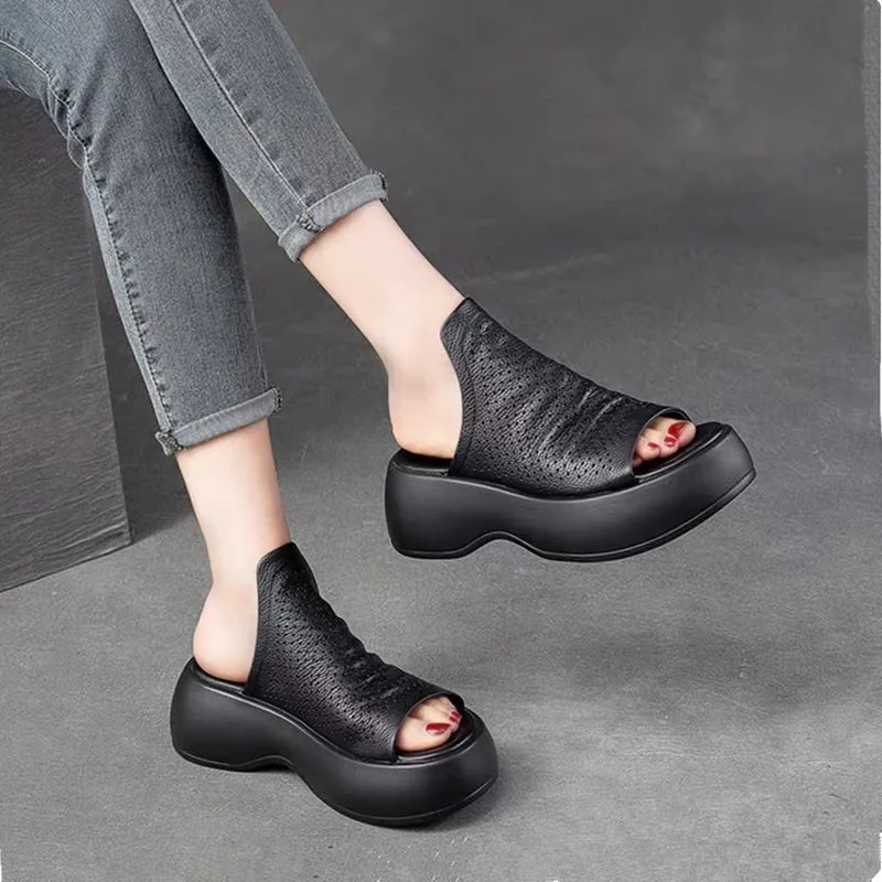 2023 Summer New Round Head Breathable Leather Top Wearing Fish Mouth Slippers for Women Comfort Slope Heels for Women\'s