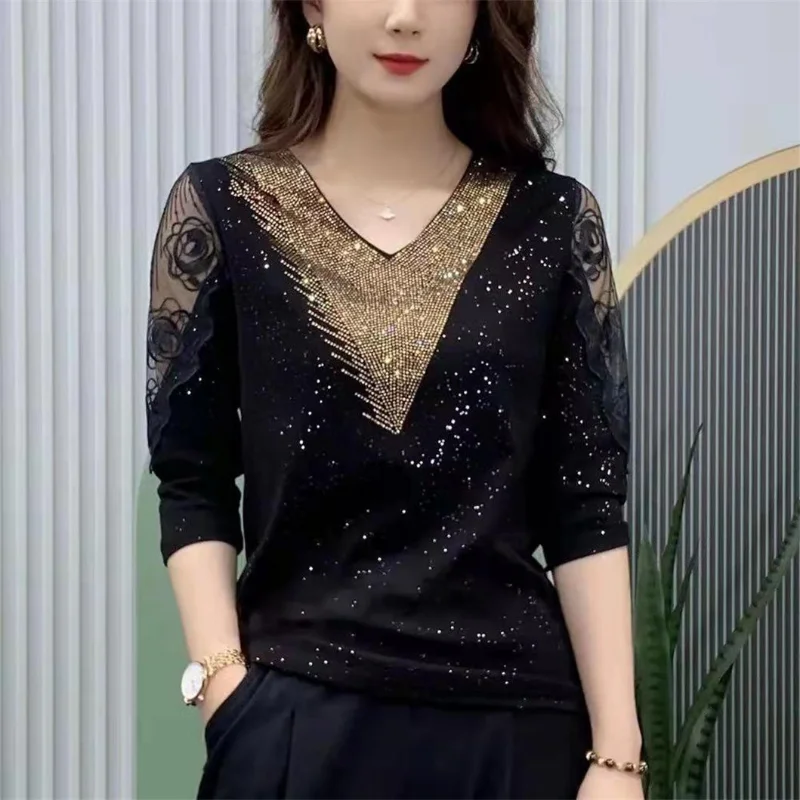 Summer New Korean Fashion Temperament Elegant Diamond Lace V-neck T-shirt Women\'s Solid Versatile Slim Fit Half Sleeved Top 2024