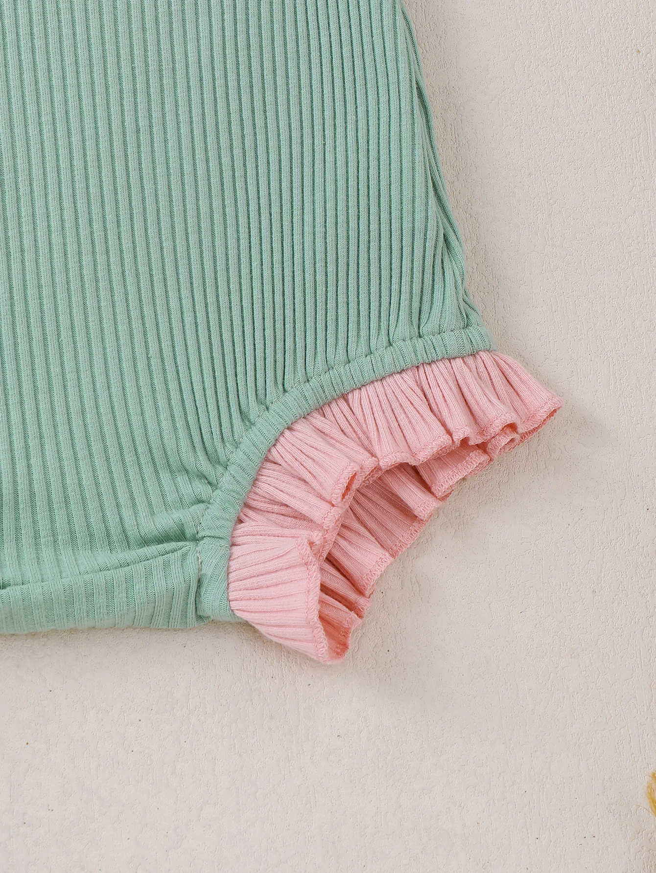 Baby Mädchen Sommer Gestreifter Stoff Kurzarm-Strampler Dreieck-Design Säuglingskleidung Kleinkind-Strampler – Detail 6