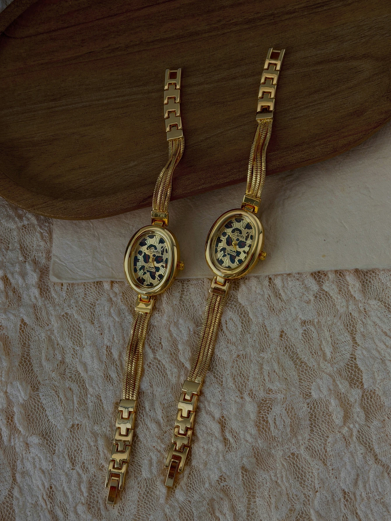 1 new gold fashion elegant ladies quartz watch oval case with gold tassel chain strap design unique ladies waterproof watch.