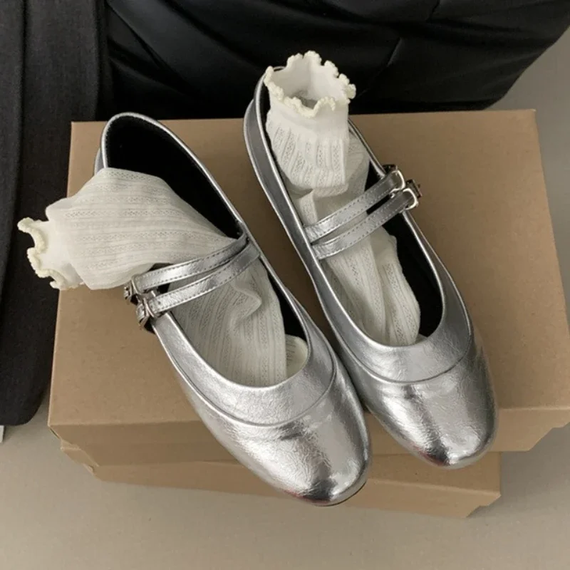 

Брендовая женская обувь на плоской подошве с круглым носком, повседневная обувь с двойной пряжкой, женская удобная лакированная кожа, элегантная женская обувь Мэри Джейн