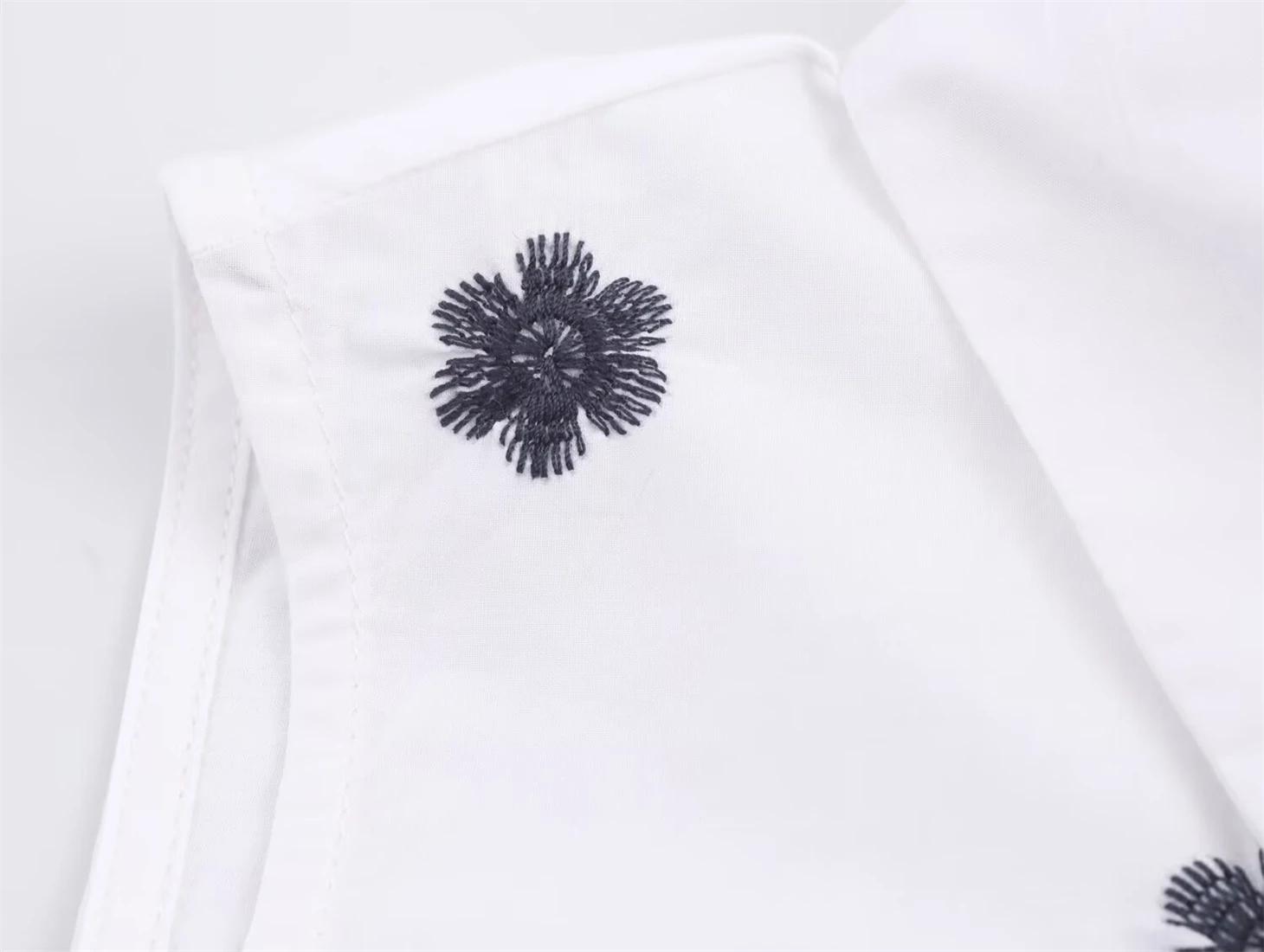 قميص نسائي أنيق بياقة مطرزة بدون أكمام، قميص جديد حلو وشبابي، قميص كاجوال عصري للنساء