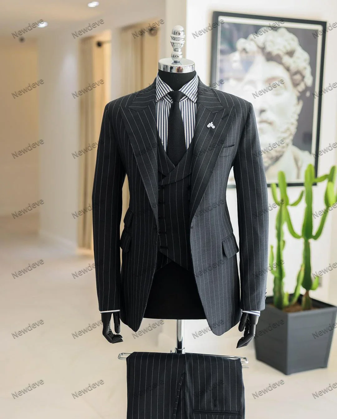 

New DesignMen's Suits Tailored 3 Pieces Blazer Vest Pants One Button Peaked Lapel Formal Pinstripes Plus Size Tuxedo Custom Made