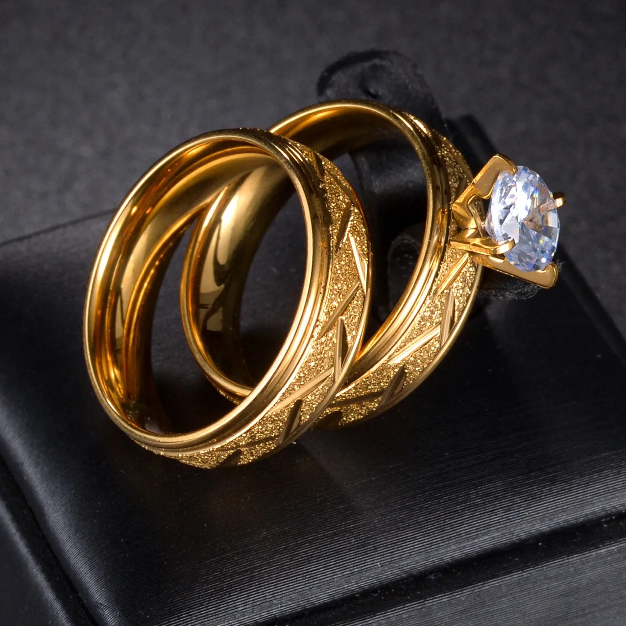 Fashion Simple Gold Plated Carving Ring Classic Zircon Couple Banquet Bridal Engagement Wedding Exquisite Jewelry