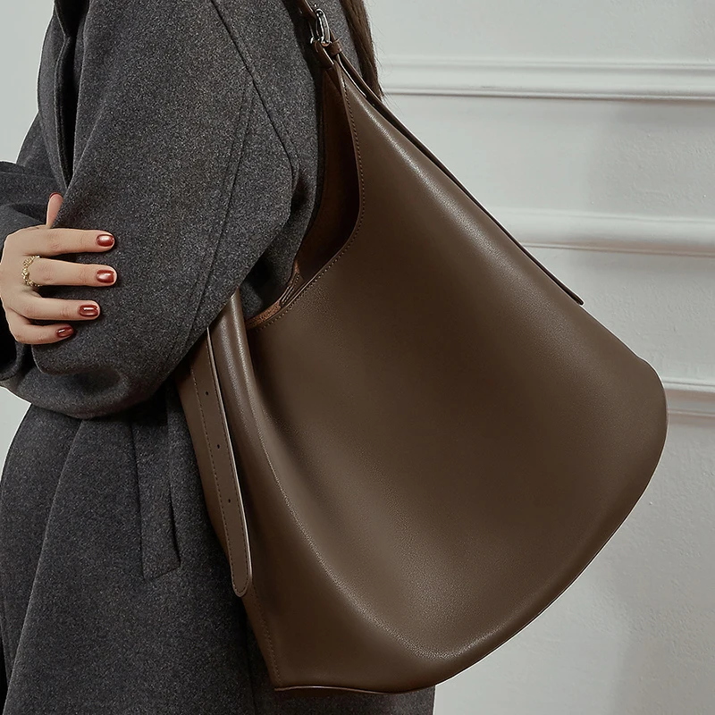 2025 Winter New Top Grain Leather Spacious Tote Bag Slouchy Shoulder Crossbody Bag Women Casual Commuting Chic Satchels Pack