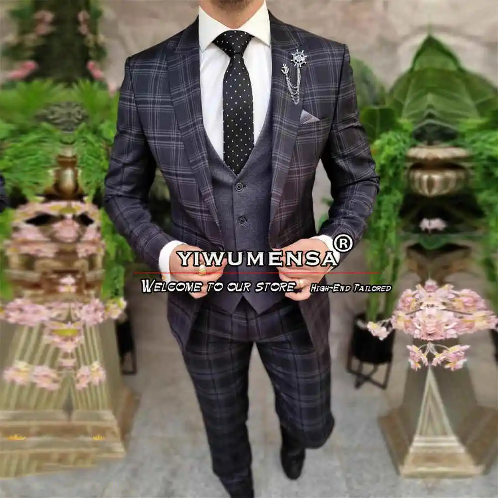 

Grey Plaid Checked Suits Men Single Breasted Jacket Vest Pants 3 Pieces Business Office Wear Custom Made Groom Wedding Tuxedos