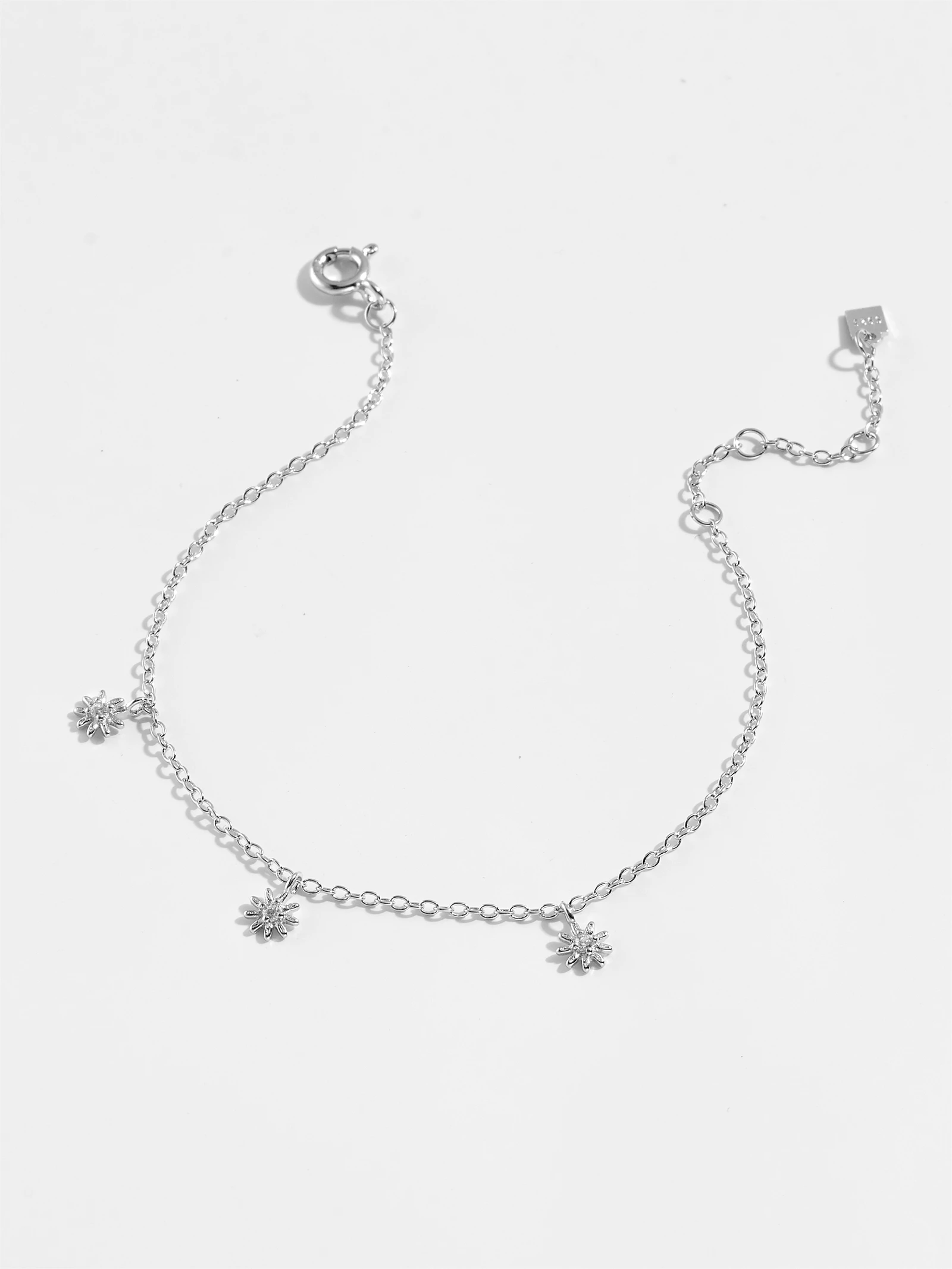 DPLAOPA 100% NEW 925 Sterling Silver Zircon Bracelet Three Flower CZ Charm Dangle Classical Fine Jewelry for Women Winter