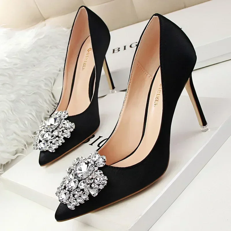 Women Satin 10cm High Heels Sexy Crystal Drag Queen Pumps Lady Pointed Toe New Red Green Formal Occasion Evening Banquet Shoes
