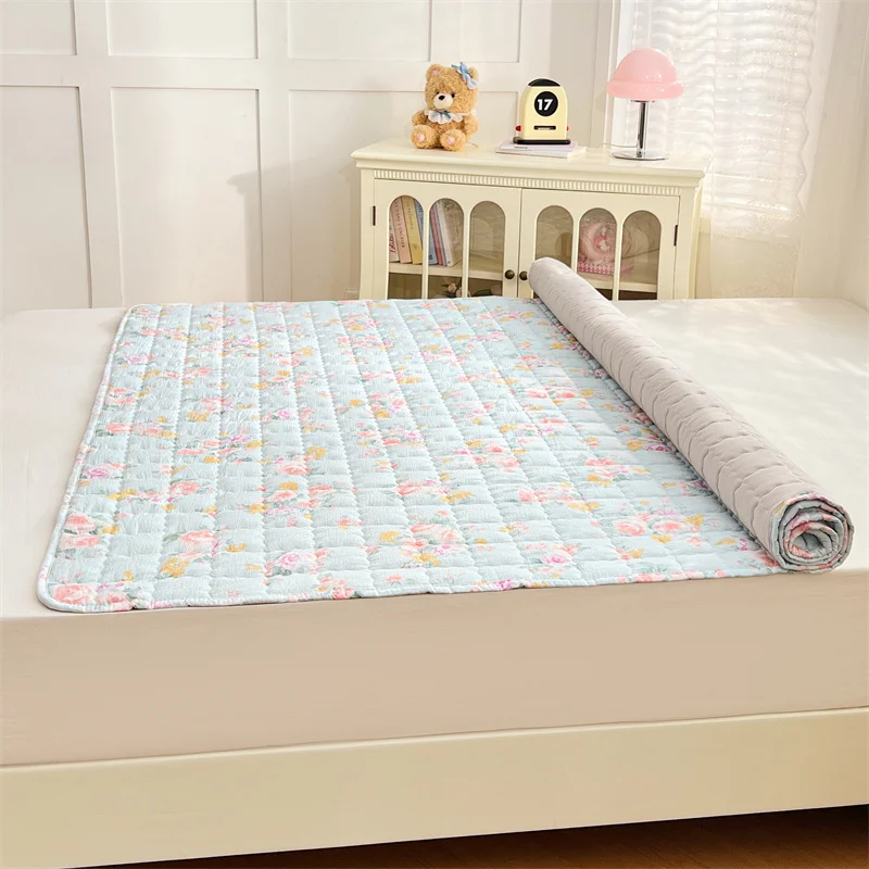Skin-friendly Mattress Topper Floral Style Bed Mat Home Quilted Mattress Floor Bed Topper 매트리스 바닥용(Pillowcase Need Order)