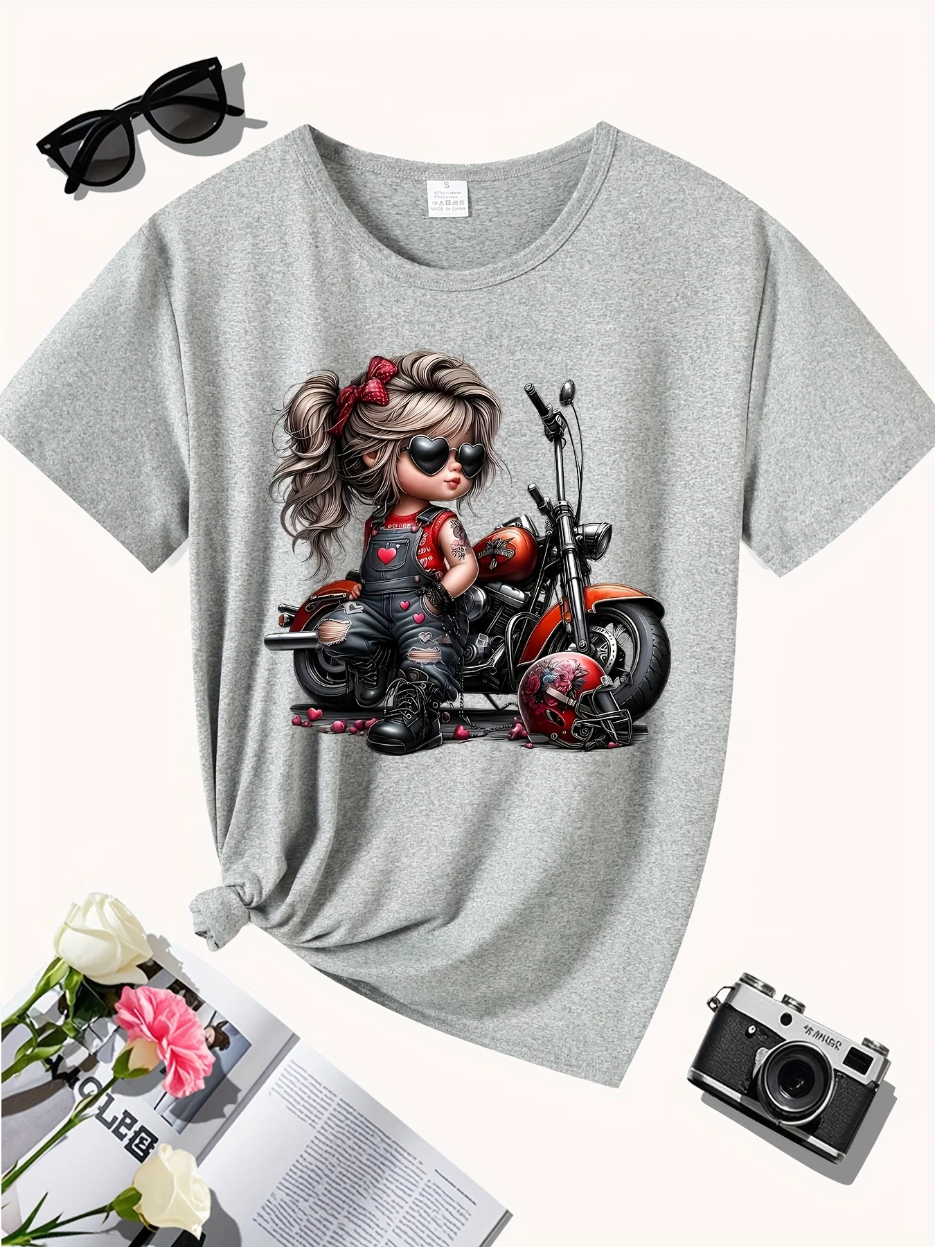 Druck mit Herzdetails, Stretch-Rundhalsausschnitt, lässige und festliche Kleidung, schwarzes Motorrad-Grafik-T-Shirt für Damen – Edgy Cartoon