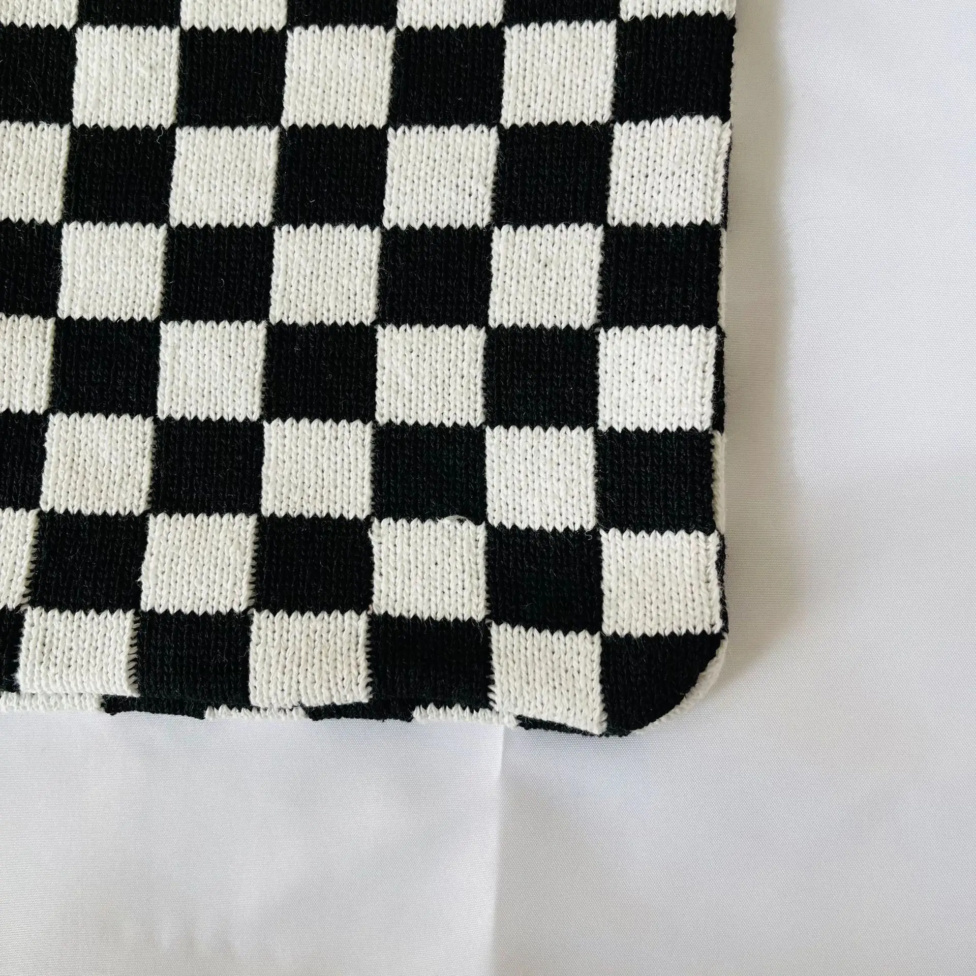 Y2K Vintage Checkered Crochet Tote Shopper Bag Retro Minimalism Contrast Color Fashion Knit Handwoven Soft Hook Black and White