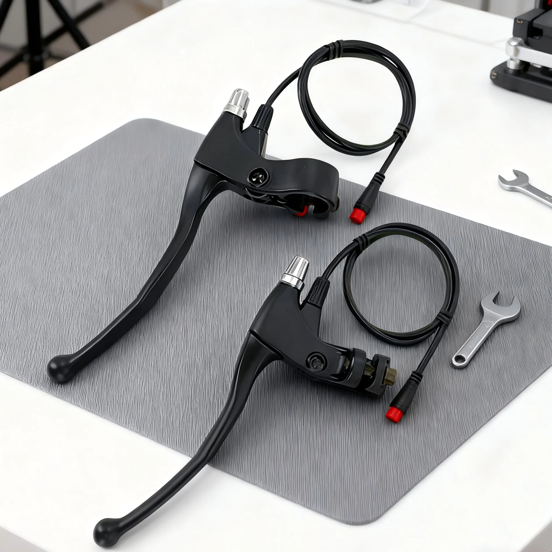 

Для простая установка тормозной рычаг скутера Ebike тормозной рычаг алюминиевая тормозная ручка легкий сплав6061 материал