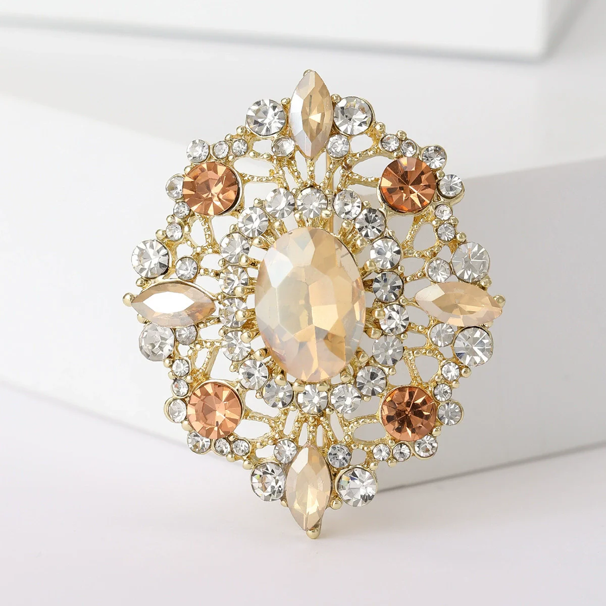 Crystal Oval Brooch Women's Palace Retro Badge Clothes Bag Scarf and Accessories Brooch Suitable for Banquets Parties