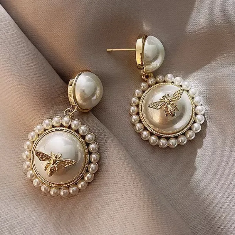 

High quality vintage classic exaggerated elegance European court style temperament white pearl bee woman earring jewelry gift