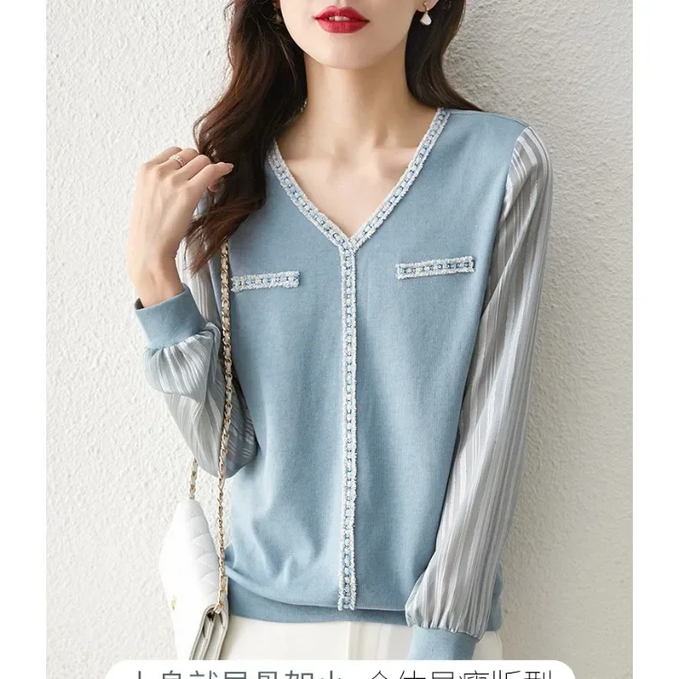 

Атмосферный образ, изысканный стиль, серебристый шелк, лонгслив с эффектом двухслойности, шифоновый топ, женская коллекция осень 2025