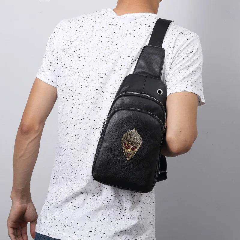 الرجال مرسومة باليد نمط عبر حقيبة صدر للرجال نمط جلد طبيعي الصدر عادية الكتف شخصية رسمت باليد Wukong حقيبة رجالية