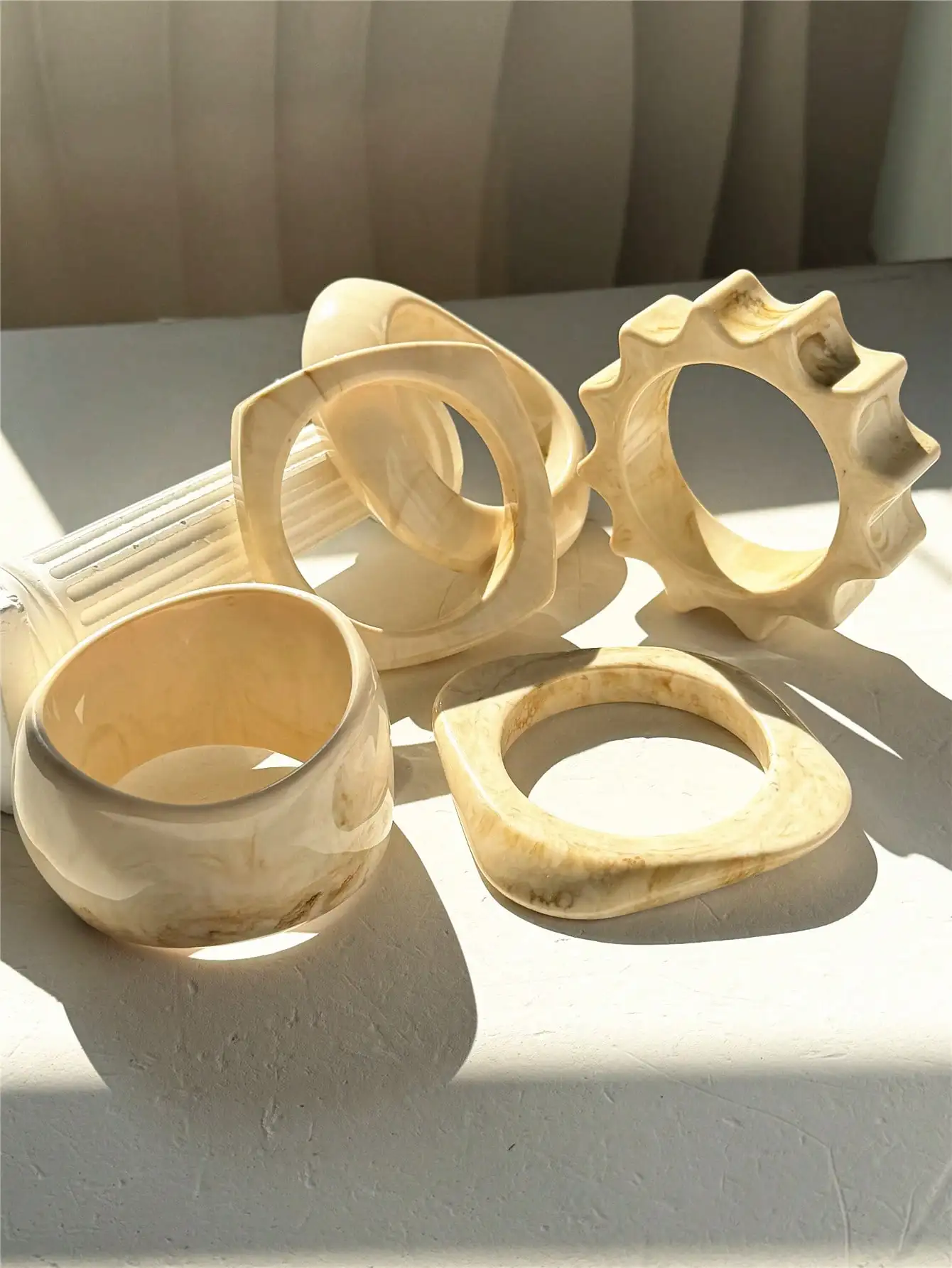 HUANZHI New Vintage Beige Tie Massive Wide Asymmetrical Resin Bracelet Exaggerated Geometric Oversize Bangles Jewelry Gifts