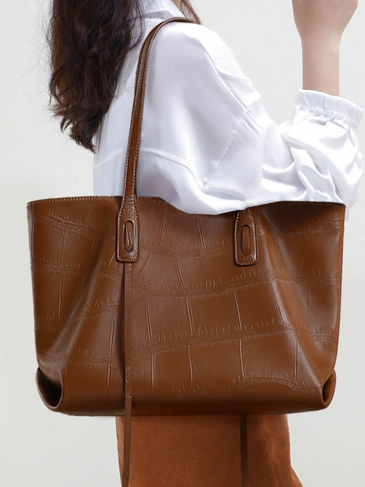 2026 New Women's Leather Tote Bag Large Capacity Single Shoulder Bag for Commuting Spring Summer Fashion Handbag Women's Bag